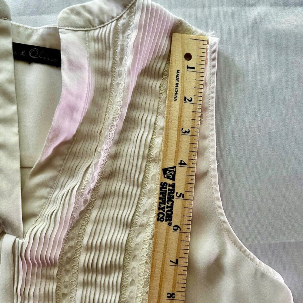 Sleeveless Blouse Womens‎ Cream Pintuck Lace Trim Pleated V-Neck High-Low Top - Picture 6 of 16